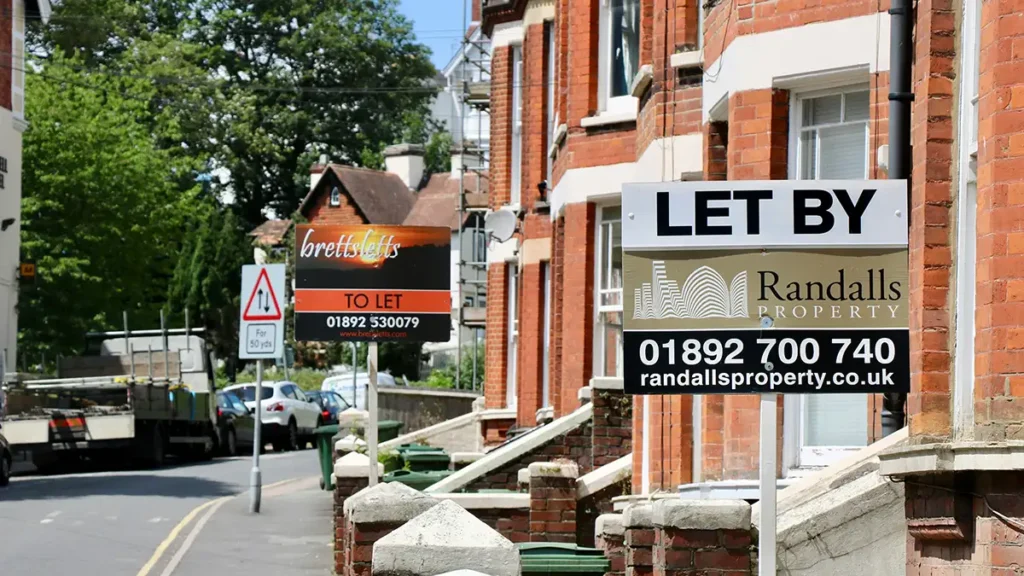 Houses in the UK with To Let signs up